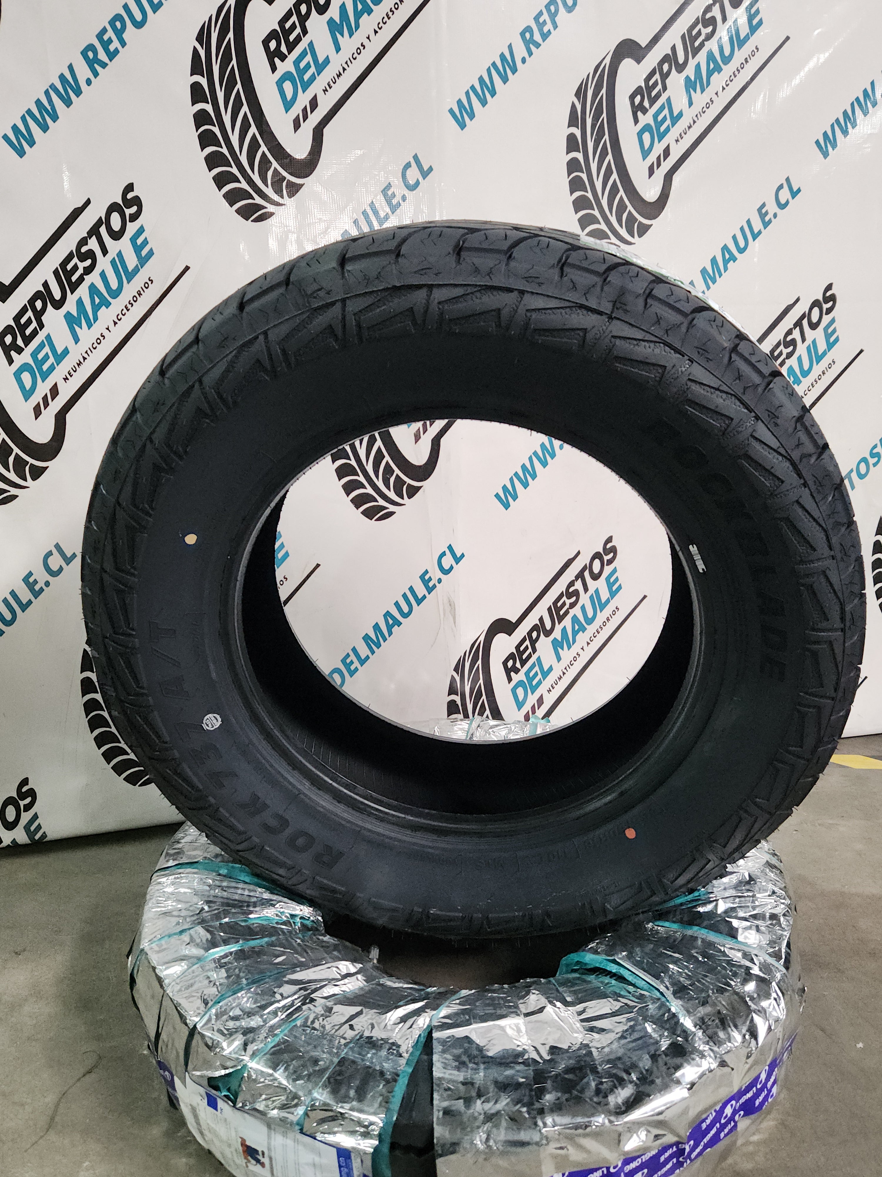 ユリイロ NEUMATICO 265/60 R18 ROCKBLADE ROCK 737 A/T 110T – Neumáticos del