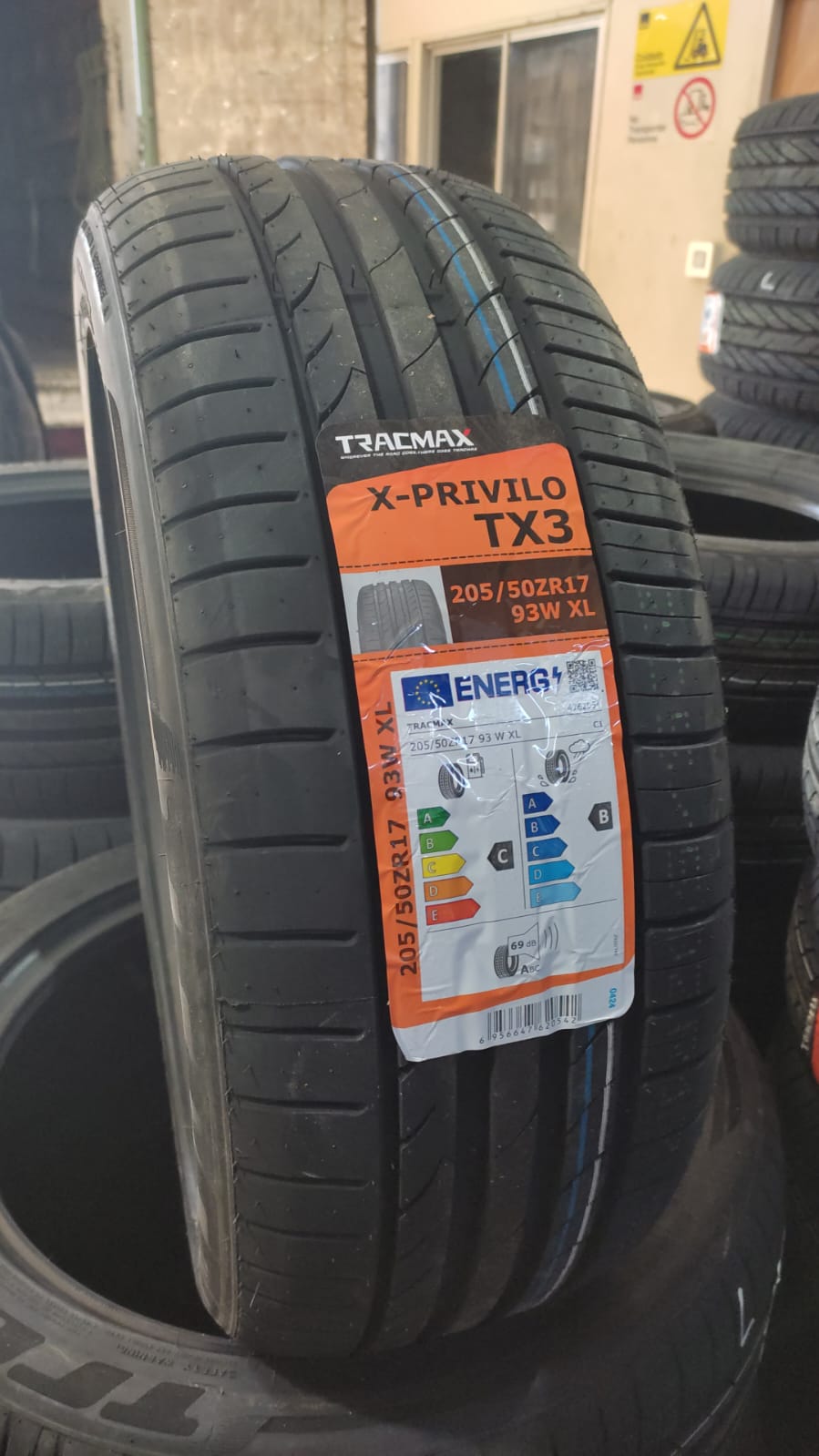 NEUMATICO 215/55 R18 TRACMAX PCR Xprivilio TX3 99VXL