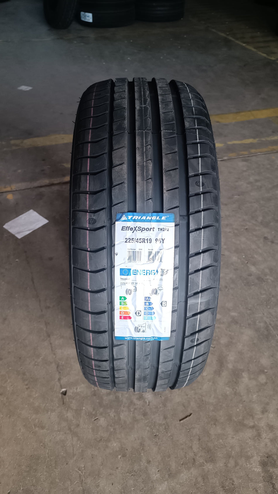 NEUMATICO 225/45 R19 TRIANGLE TH202 96Y