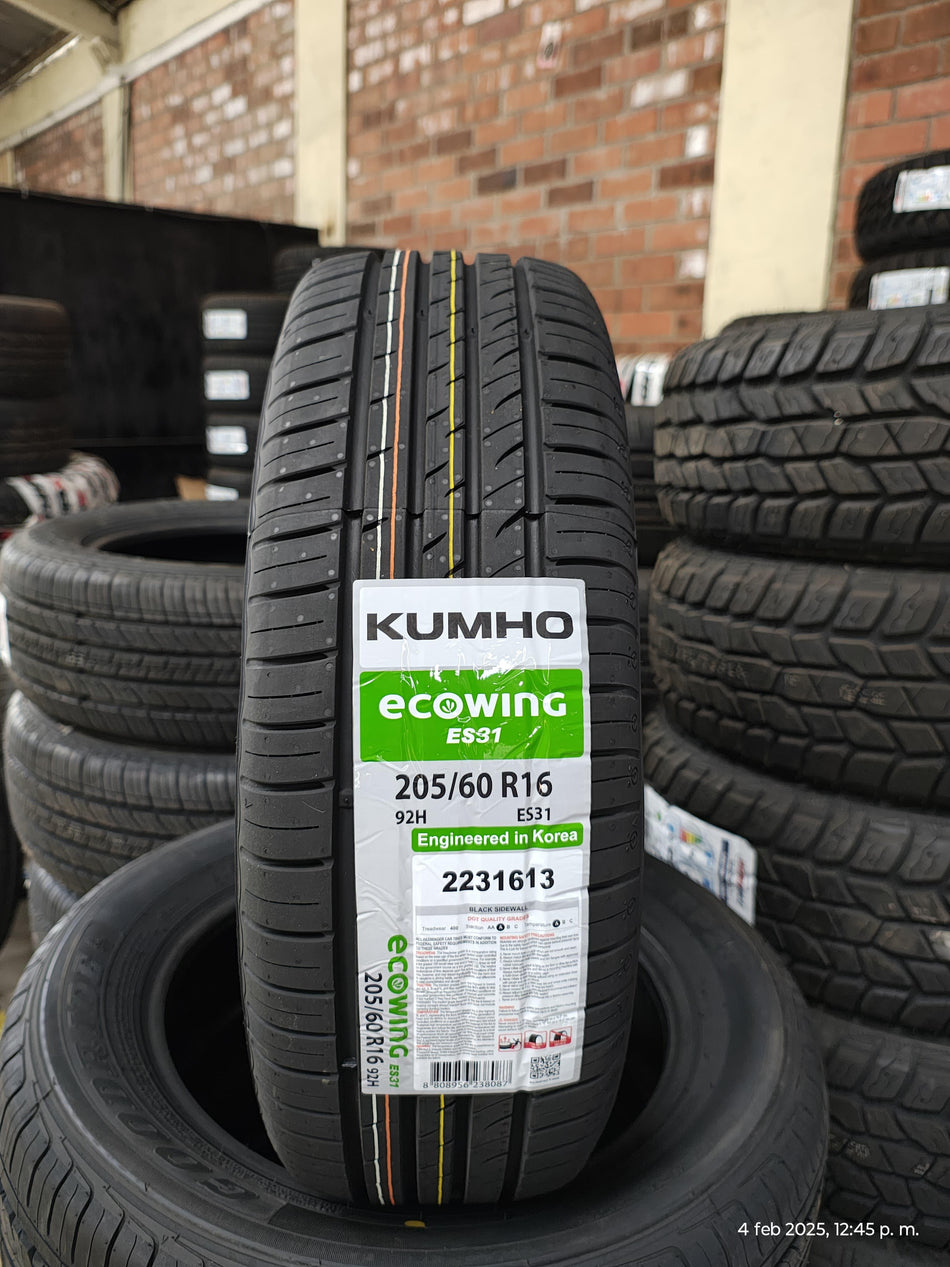 Neumatico 205/60 R16 Kumho Es31 H04L 92H