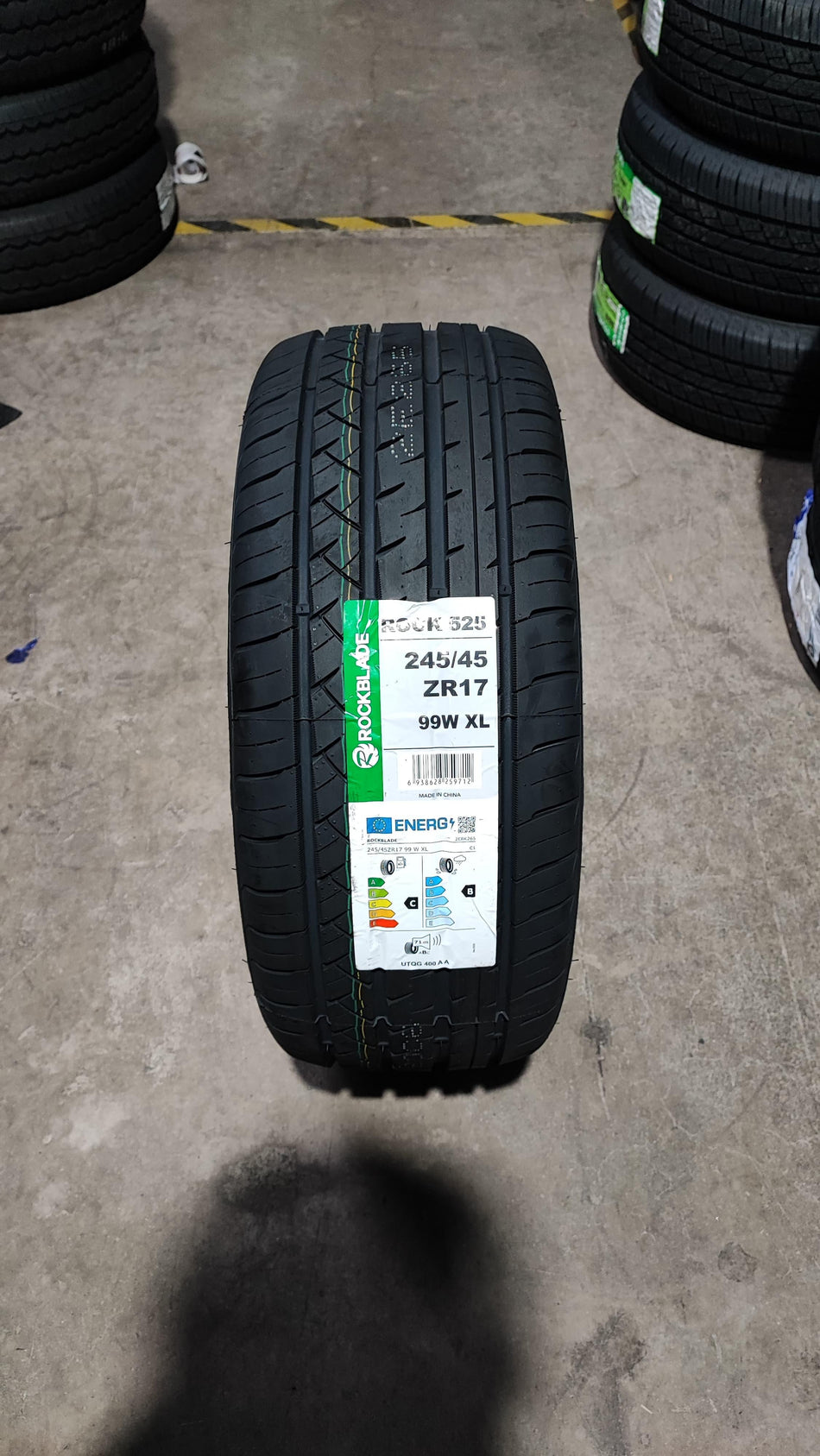 Neumatico 245/45ZR17 ROCKBLADE ROCK 525 99W