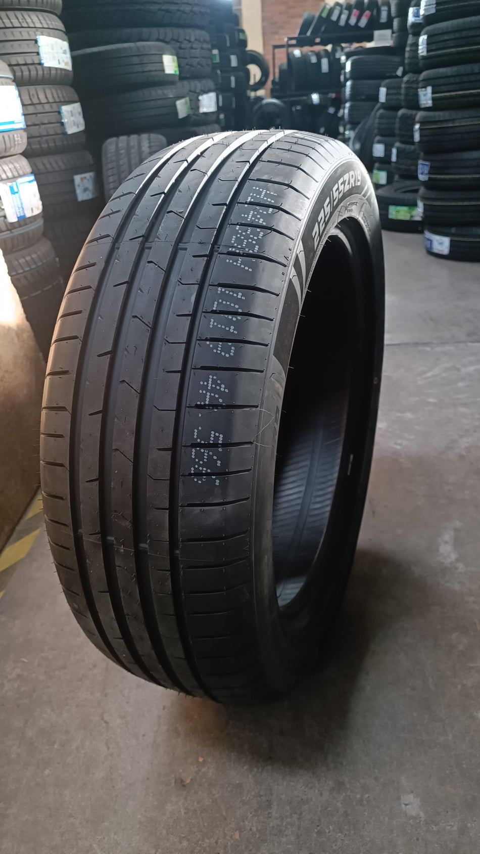 Neumatico 225/55 R19 Windforce Catchfors Uhp Pro 103W XL Z