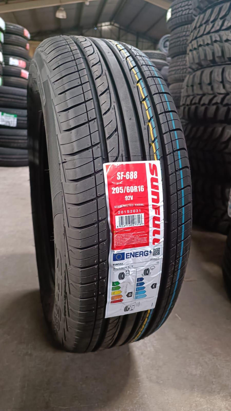 Neumatico 205/60 R16 Sunfull Sf-688 92V